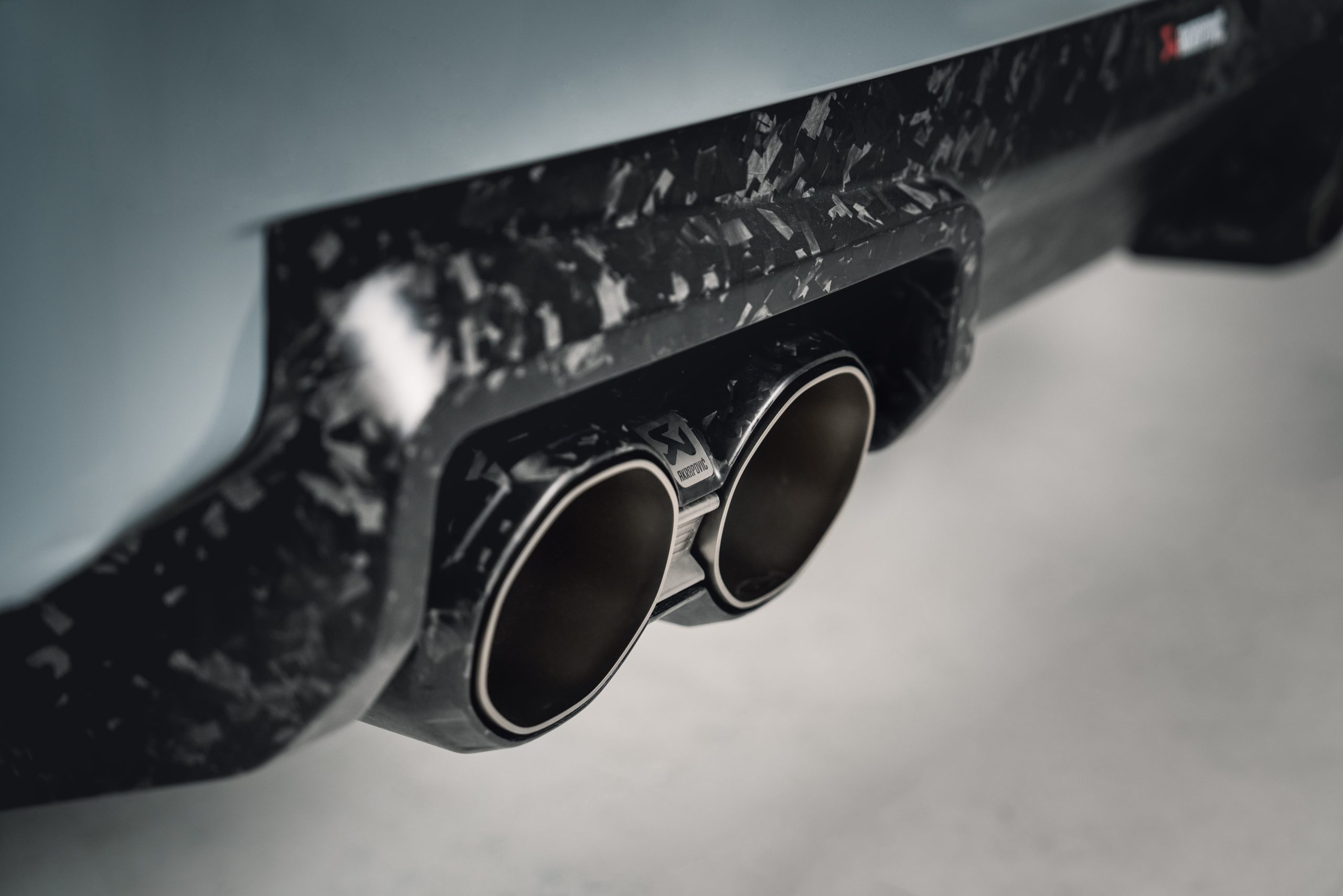 Jeu d'embouts titane et carbone haché AKRAPOVIC – BMW M2 / M3 / M4 – TP-CT/73/CF – Image 4