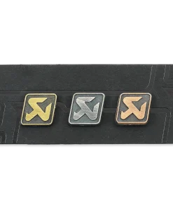 Pin's logo en creux AKRAPOVIC